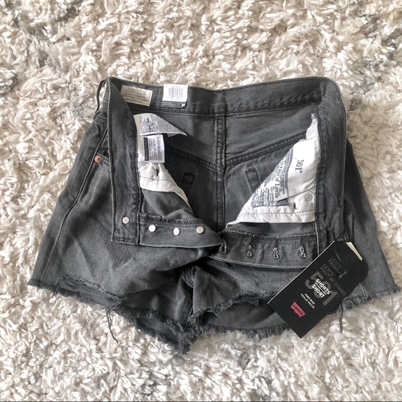 Levi’s 501 Original Women’s Shorts size 28 “Eat Your Words” - Picture 4 of 5